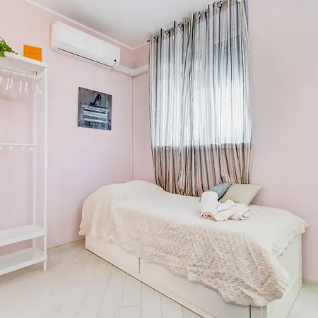 L&L Cozy 2-Bdr Apt In San Giovanni District Rome Exterior photo