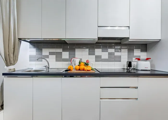 L&L Cozy 2-Bdr Apt In San Giovanni District